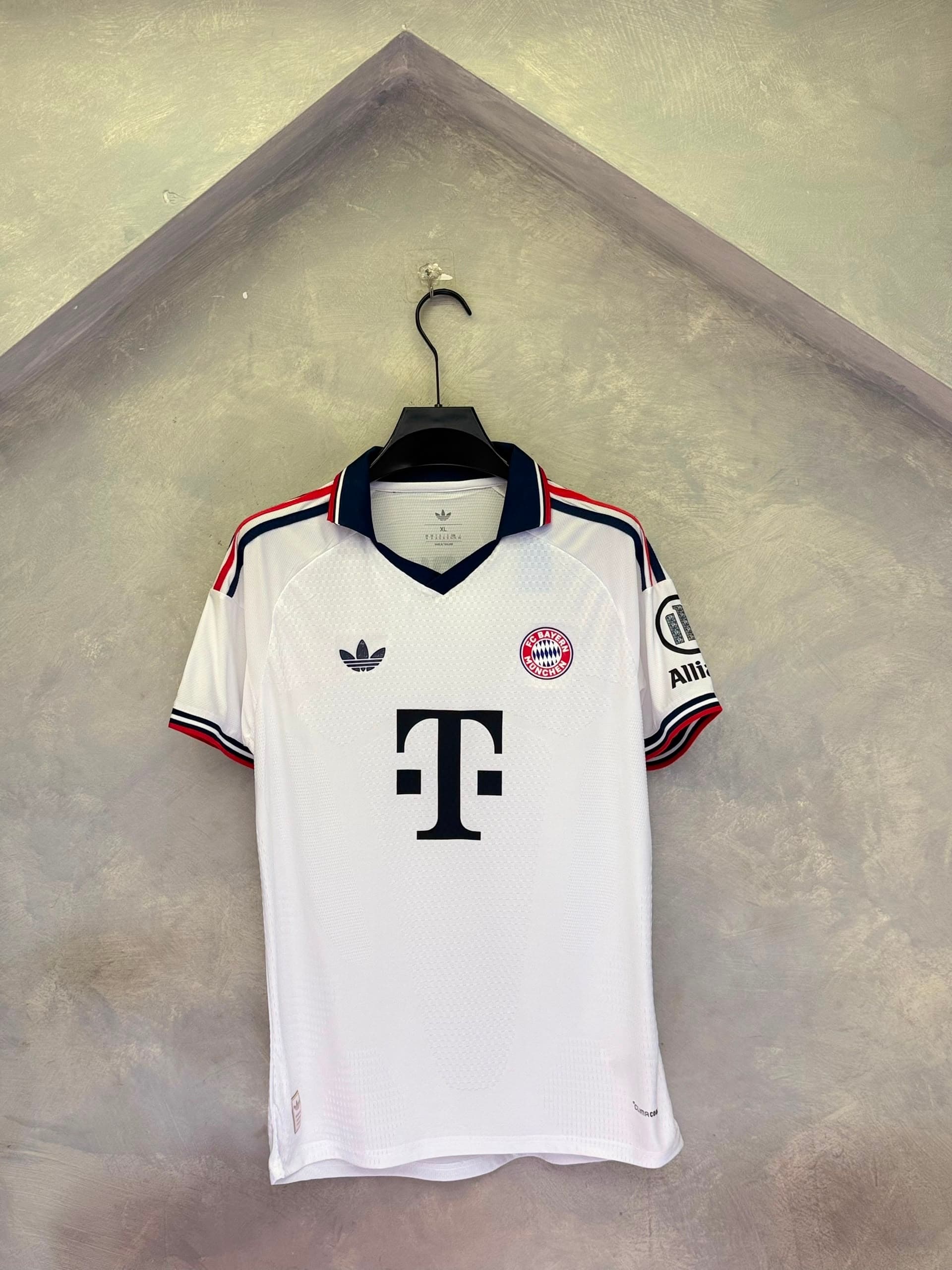 FC Bayern Munich Away Kit 26/27 thumbnail 7