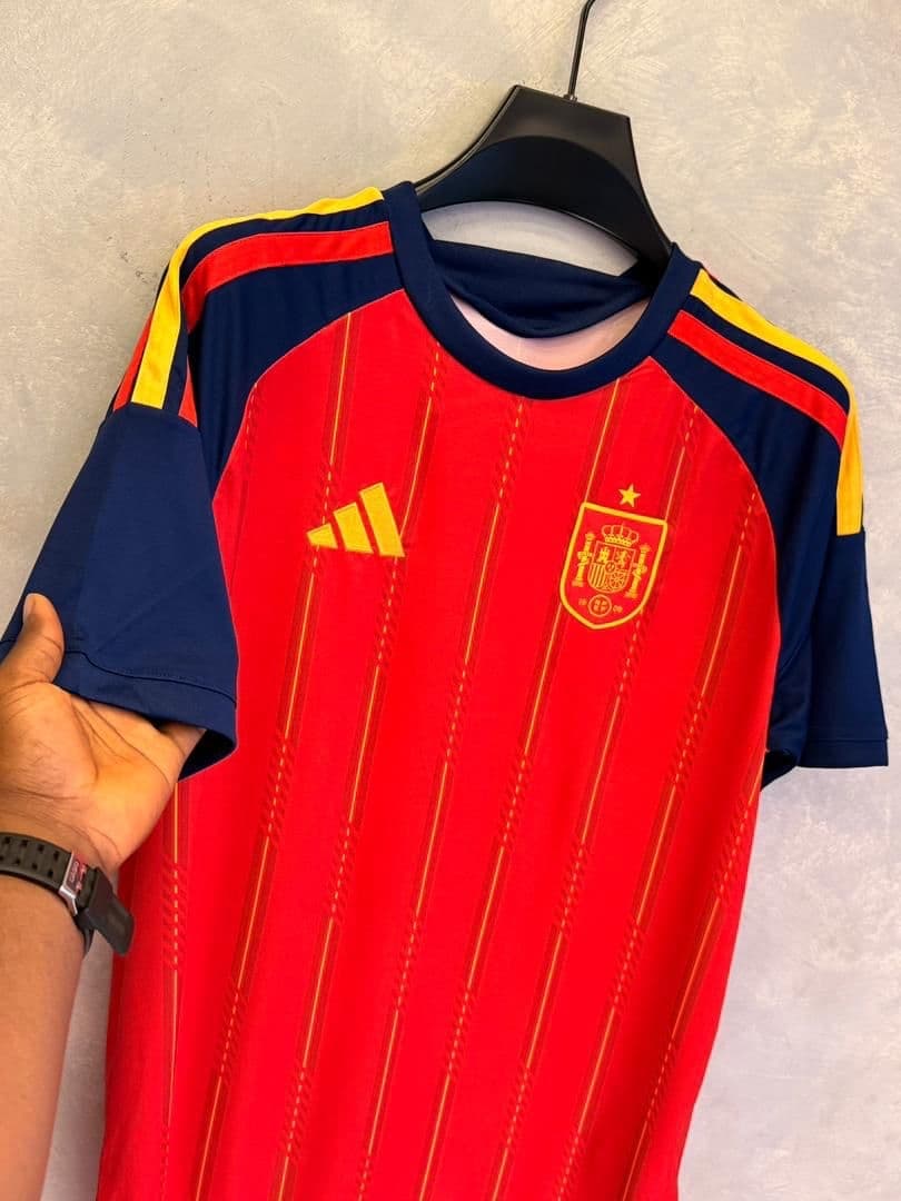 Spain 2026 Home Kit thumbnail 4